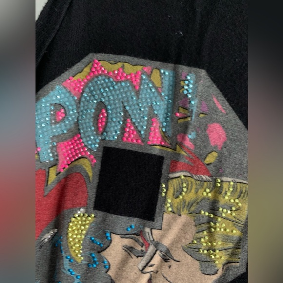 Black blouse with comic print size Medium - Picture 5 of 8